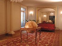 World Globes Plaza Athénée
